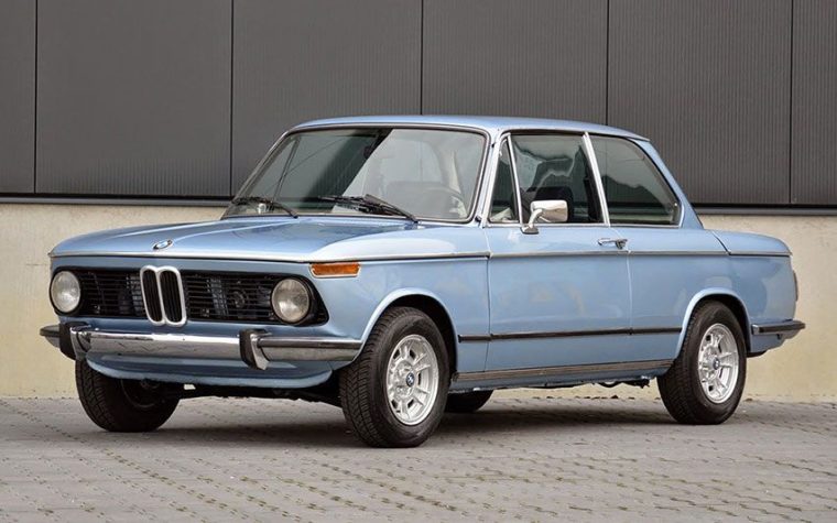 BMW 2002 Mobil Legendaris dari Tahun 1968 yang Memikat
