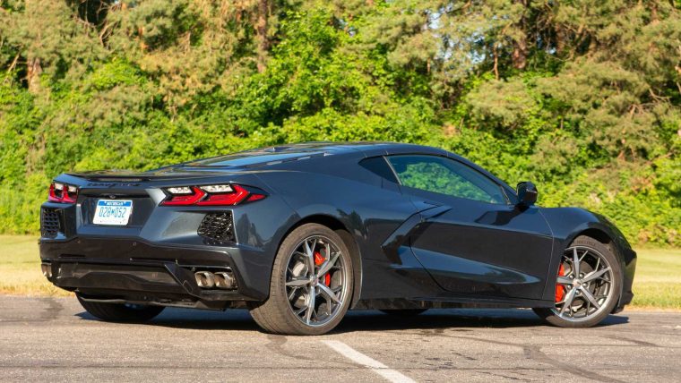 Chevrolet Corvette Stingray C8: Mobil Sport Ikonik dari Amerika