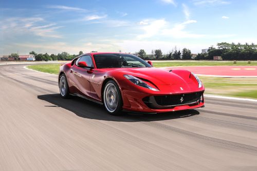 Mobil Ferrari 812 Superfast: Mobil Sport Klasik yang Mengagumkan