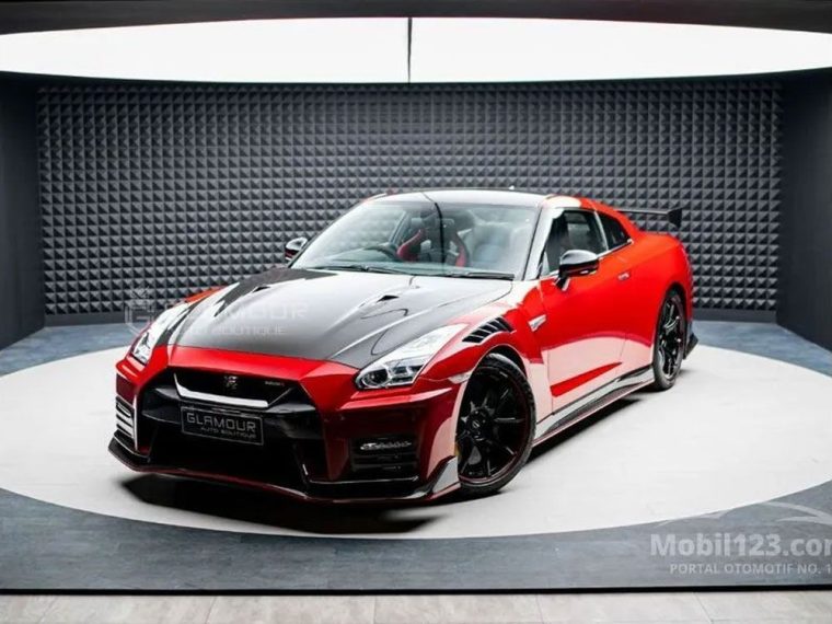 Mobil Nissan GT-R 2022: Performa dan Fitur Terbaru
