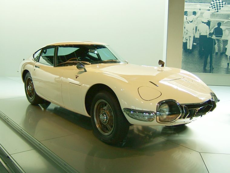 Mobil Toyota 2000GT: Ikon Mobil Sport Legendaris Jepang