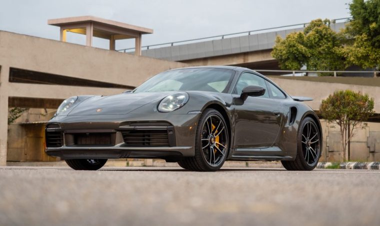 Porsche 911 Turbo S (992): Keunggulan dan Fitur Utama