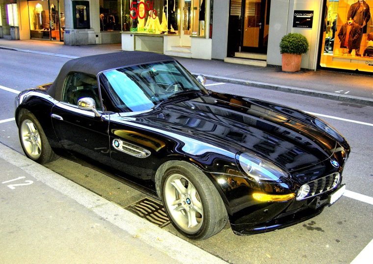 BMW Z8: Mobil Sport Ikonik dengan Desain Klasik dan Performa Tinggi