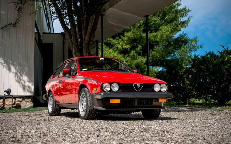 Mobil Alfa Romeo GTV6: Mobil Sport Ikonik Tahun 1980-an